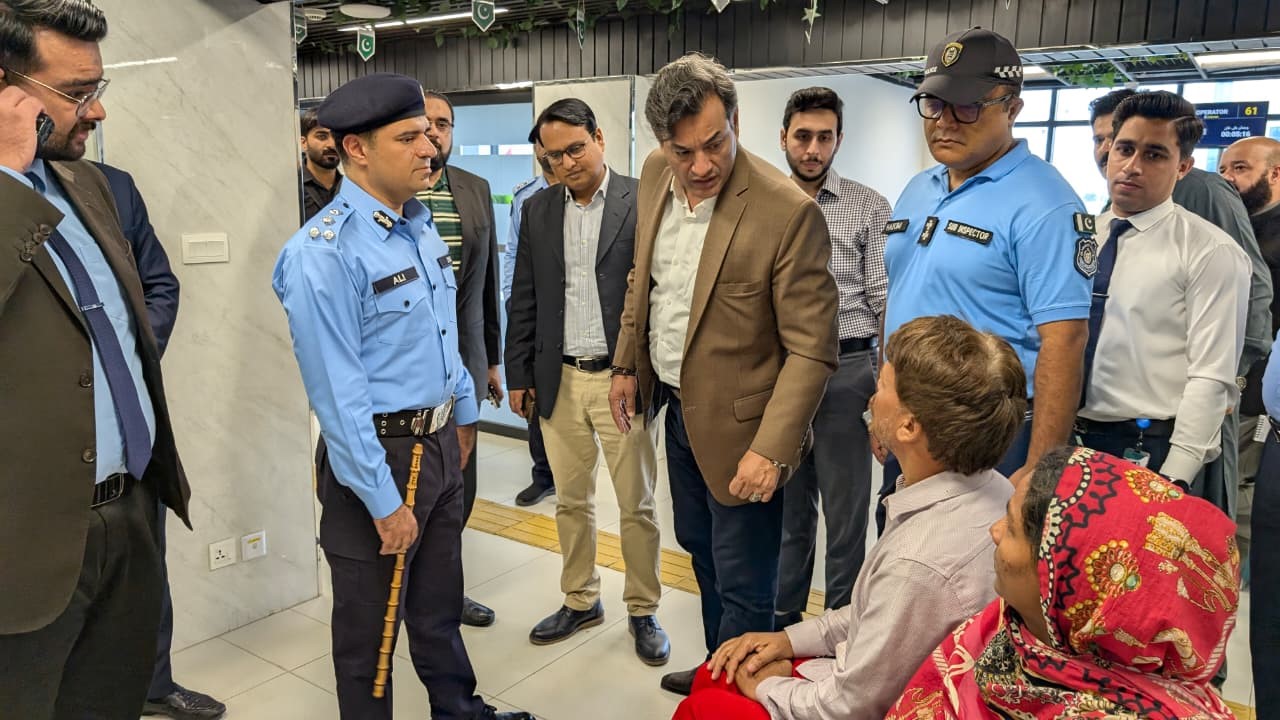 DIG Islamabad Ali Waseem Reviews Public Facilities and Service Delivery at G-9, F-6 Facilitation Centers